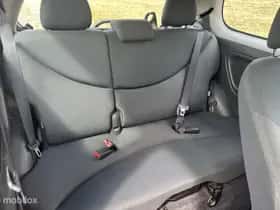Toyota Yaris (2015) thumbnail 15