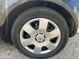 Toyota Yaris (2015) thumbnail 17