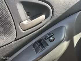 Toyota Yaris (2015) thumbnail 19