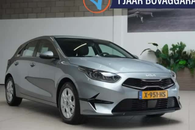 Kia Ceed (2023) thumbnail 1