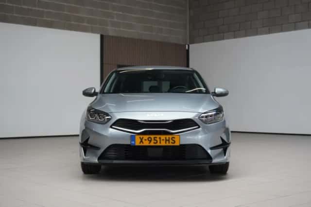 Kia Ceed (2023) thumbnail 3