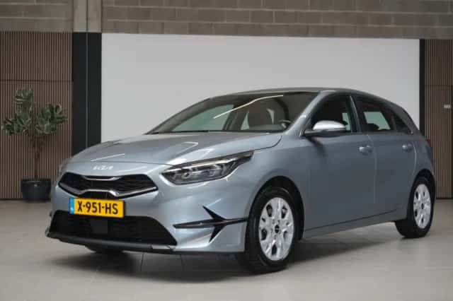 Kia Ceed (2023) thumbnail 4