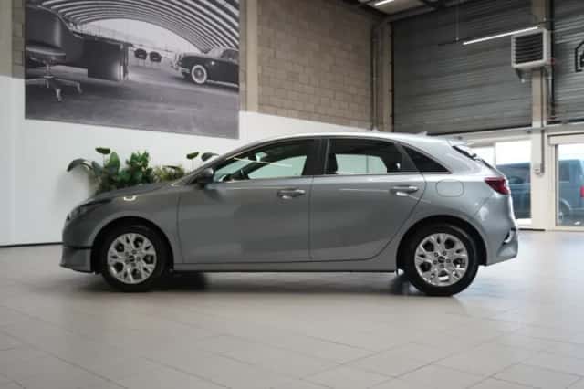 Kia Ceed (2023) thumbnail 5