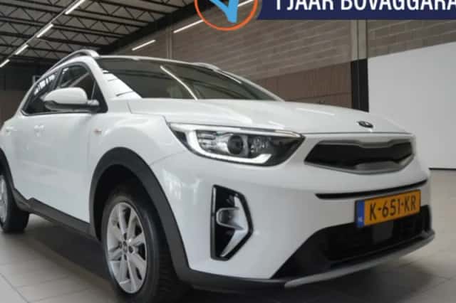 Kia Stonic (2021) thumbnail 1