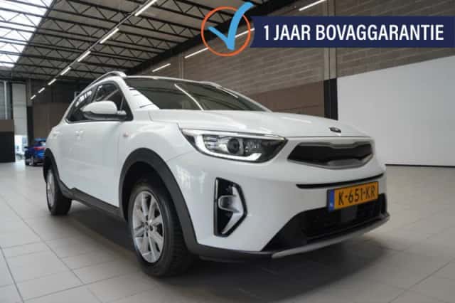 Kia Stonic (2021) thumbnail 2