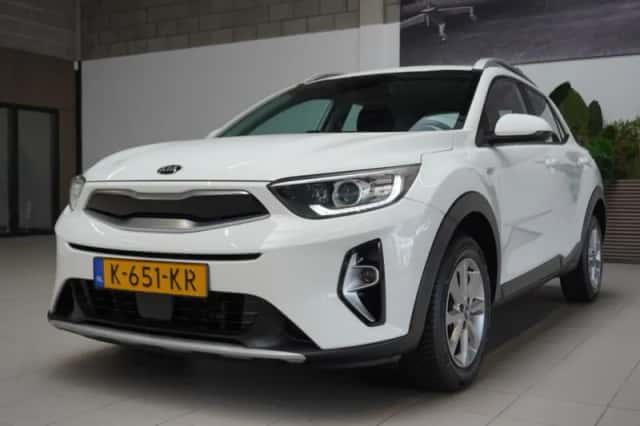 Kia Stonic (2021) thumbnail 3