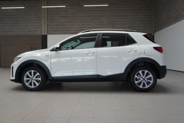 Kia Stonic (2021) thumbnail 4