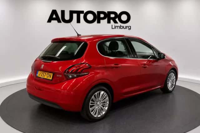 Peugeot 208 (2017) thumbnail 6