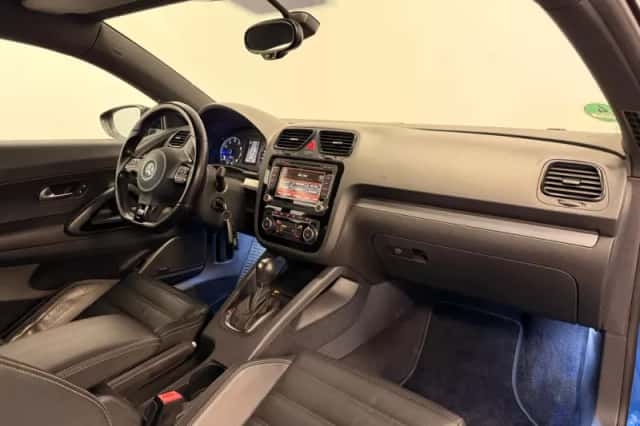 Volkswagen SCIROCCO (2010) thumbnail 3