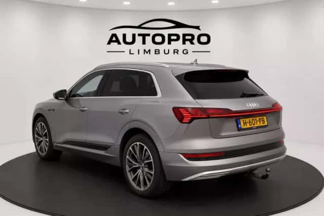 Audi e-tron (2020) thumbnail 2