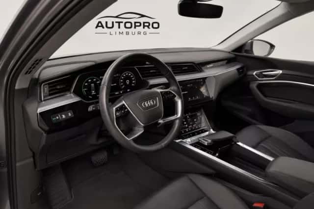 Audi e-tron (2020) thumbnail 3
