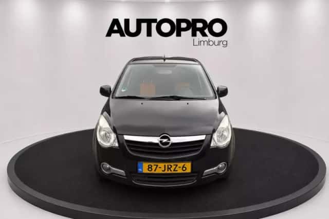 Opel Agila (2009) thumbnail 4