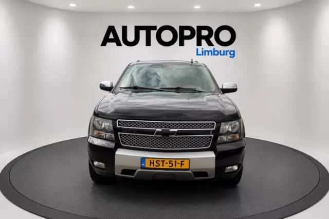 Chevrolet Suburban (2009) thumbnail 4