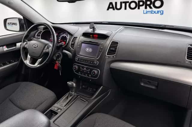 Kia Sorento (2015) thumbnail 3