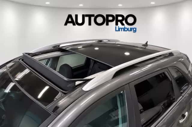Kia Sorento (2015) thumbnail 4