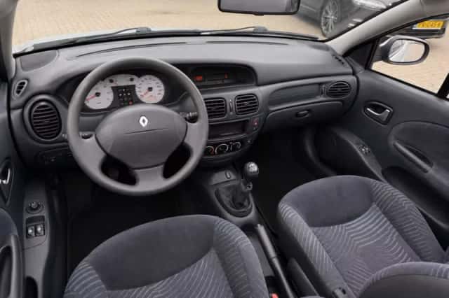 Renault Mégane (2002) thumbnail 3