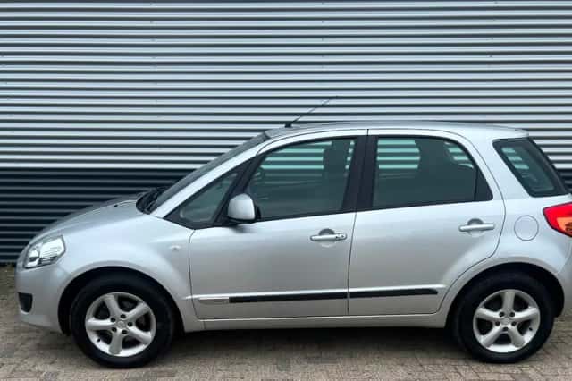 Suzuki SX4 (2007) thumbnail 3