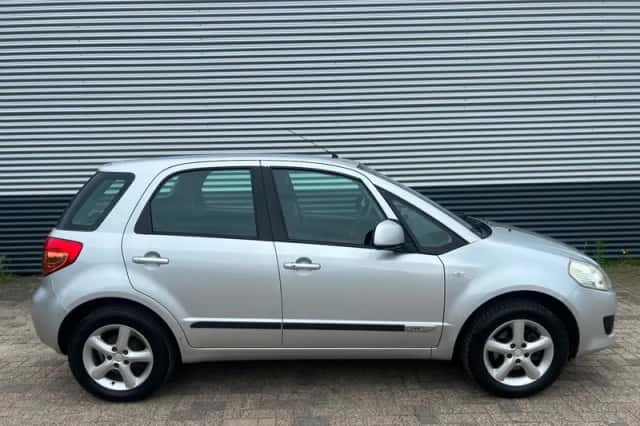 Suzuki SX4 (2007) thumbnail 4