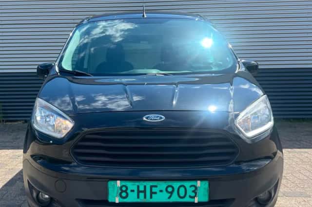 Ford Transit Courier (2016) thumbnail 2