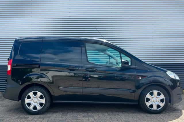Ford Transit Courier (2016) thumbnail 5