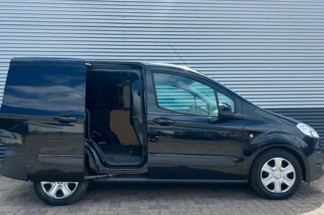 Ford Transit Courier (2016) thumbnail 6