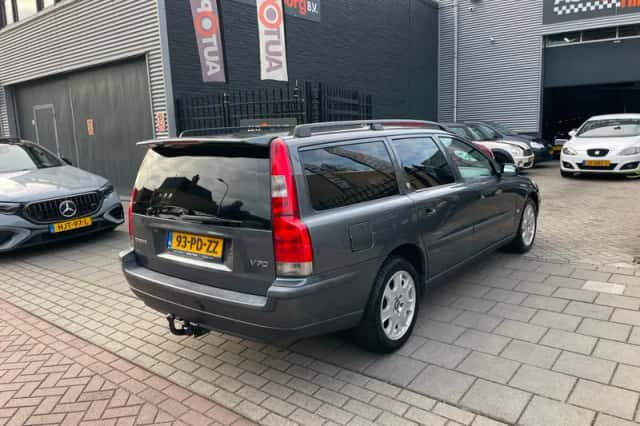 Volvo V70 (2004) thumbnail 4