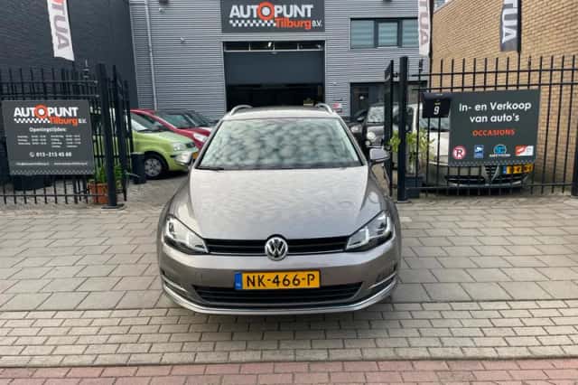 Volkswagen Golf (2017) thumbnail 2