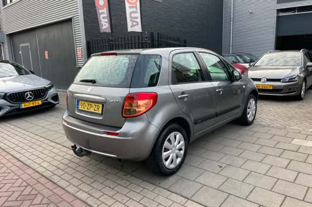 Suzuki SX4 (2008) thumbnail 4