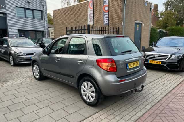 Suzuki SX4 (2008) thumbnail 6