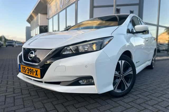 Nissan Leaf (2018) thumbnail 2