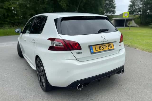 Peugeot 308 (2015) thumbnail 3