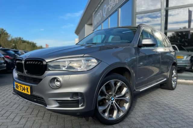 BMW X5 (2015) thumbnail 1