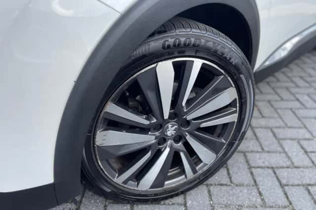 Peugeot 3008 (2021) thumbnail 2