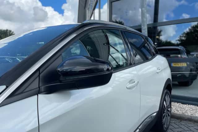 Peugeot 3008 (2021) thumbnail 3