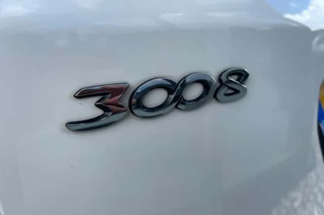 Peugeot 3008 (2021) thumbnail 5