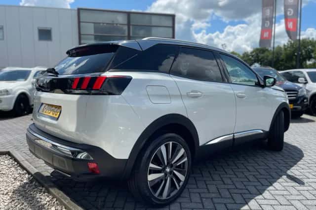 Peugeot 3008 (2021) thumbnail 6