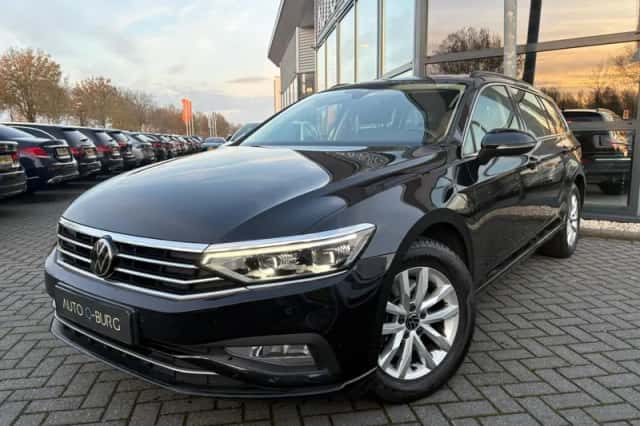 Volkswagen Passat (2022) thumbnail 1