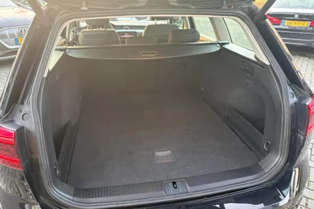 Volkswagen Passat (2022) thumbnail 6