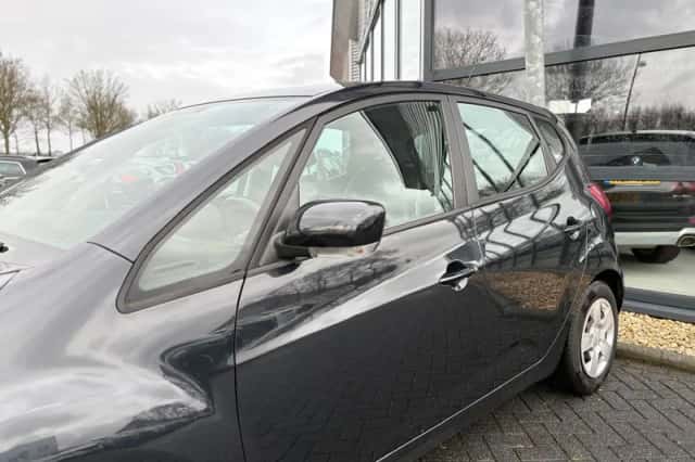 Kia Venga (2010) thumbnail 2