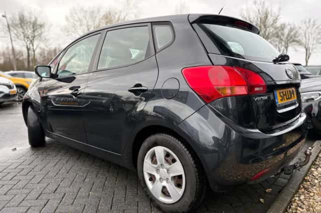 Kia Venga (2010) thumbnail 3