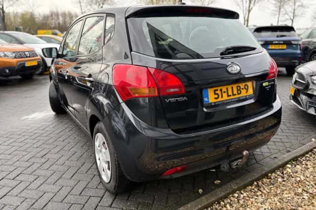 Kia Venga (2010) thumbnail 4