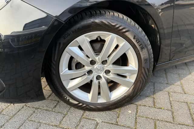 Peugeot 308 (2018) thumbnail 2