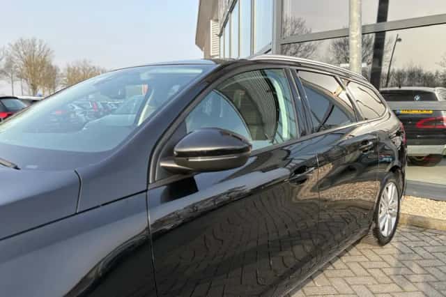 Peugeot 308 (2018) thumbnail 3