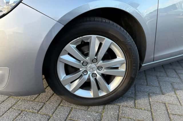 Peugeot 308 (2014) thumbnail 2