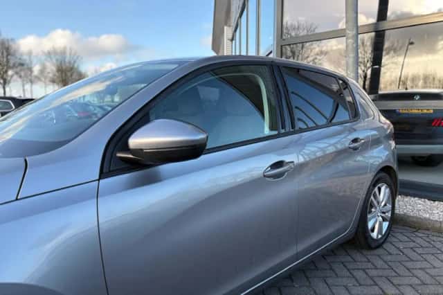Peugeot 308 (2014) thumbnail 3