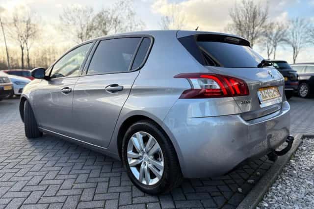 Peugeot 308 (2014) thumbnail 4