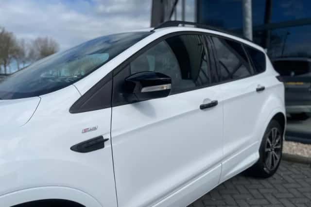 Ford Kuga (2017) thumbnail 3