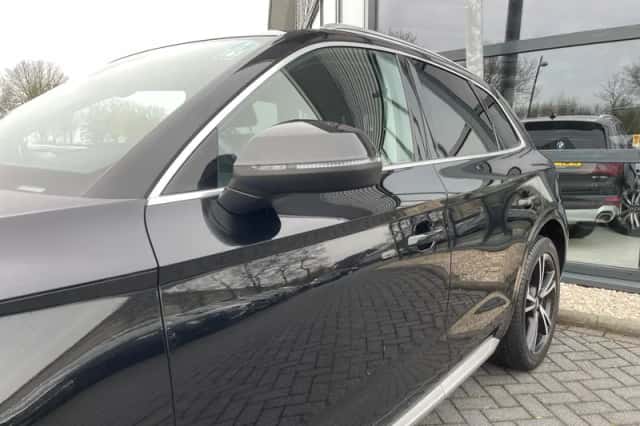 Audi Q5 (2018) thumbnail 2
