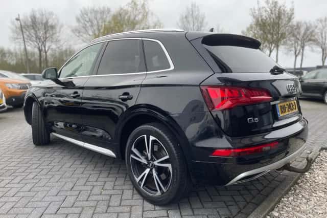 Audi Q5 (2018) thumbnail 3