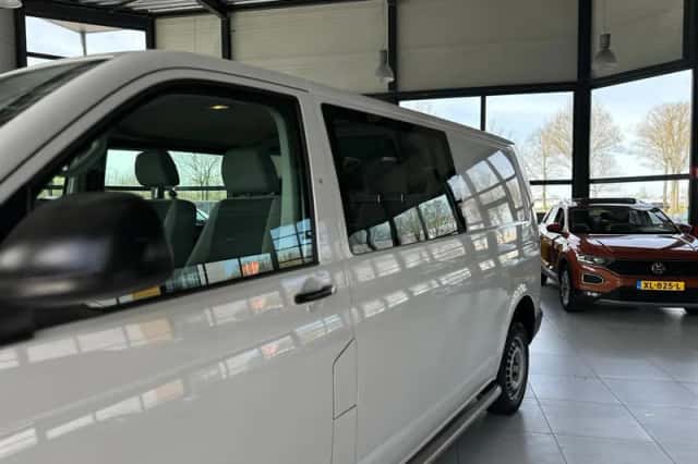 Volkswagen Transporter (2015) thumbnail 4